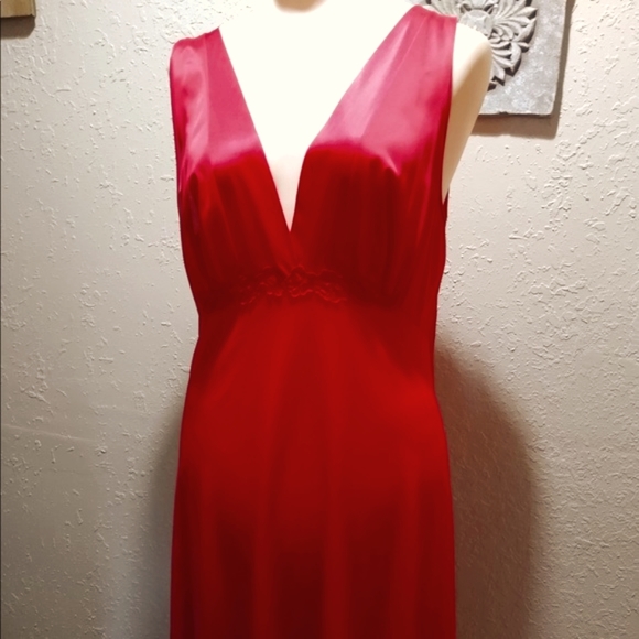 Vintage Vanity Fair V-Neck Maxi NightGown - Picture 1 of 5